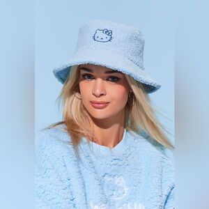 F21 FOREVER 21 EMBROIDERED HELLO KITTY BUCKET HAT Blue